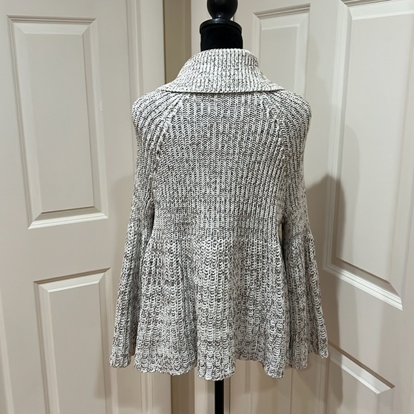 Cache, woman’s, M, button down front, cardigan. Excellent condition. - Picture 4 of 4